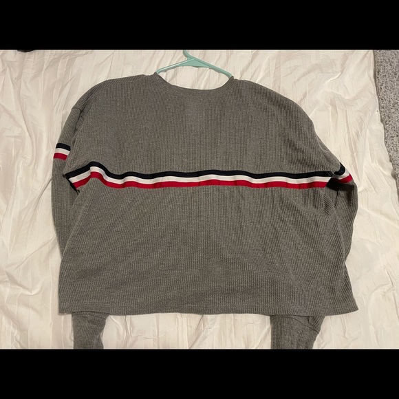 Hollister crop long sleeve shirt - Picture 2 of 3